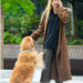 2025 Celebrity Dog-Walking Outfits: A Relaxed Dance of Fashion and Lifestyle