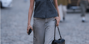 2025 Summer Gray Jeans Outfits: A Blend of Understated Texture and Versatile Styles